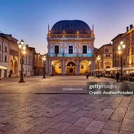 White House * Brescia
