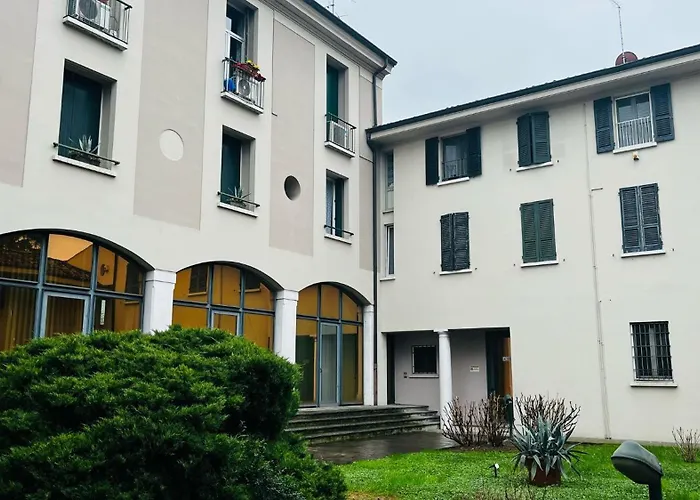 White House Апартаменти *